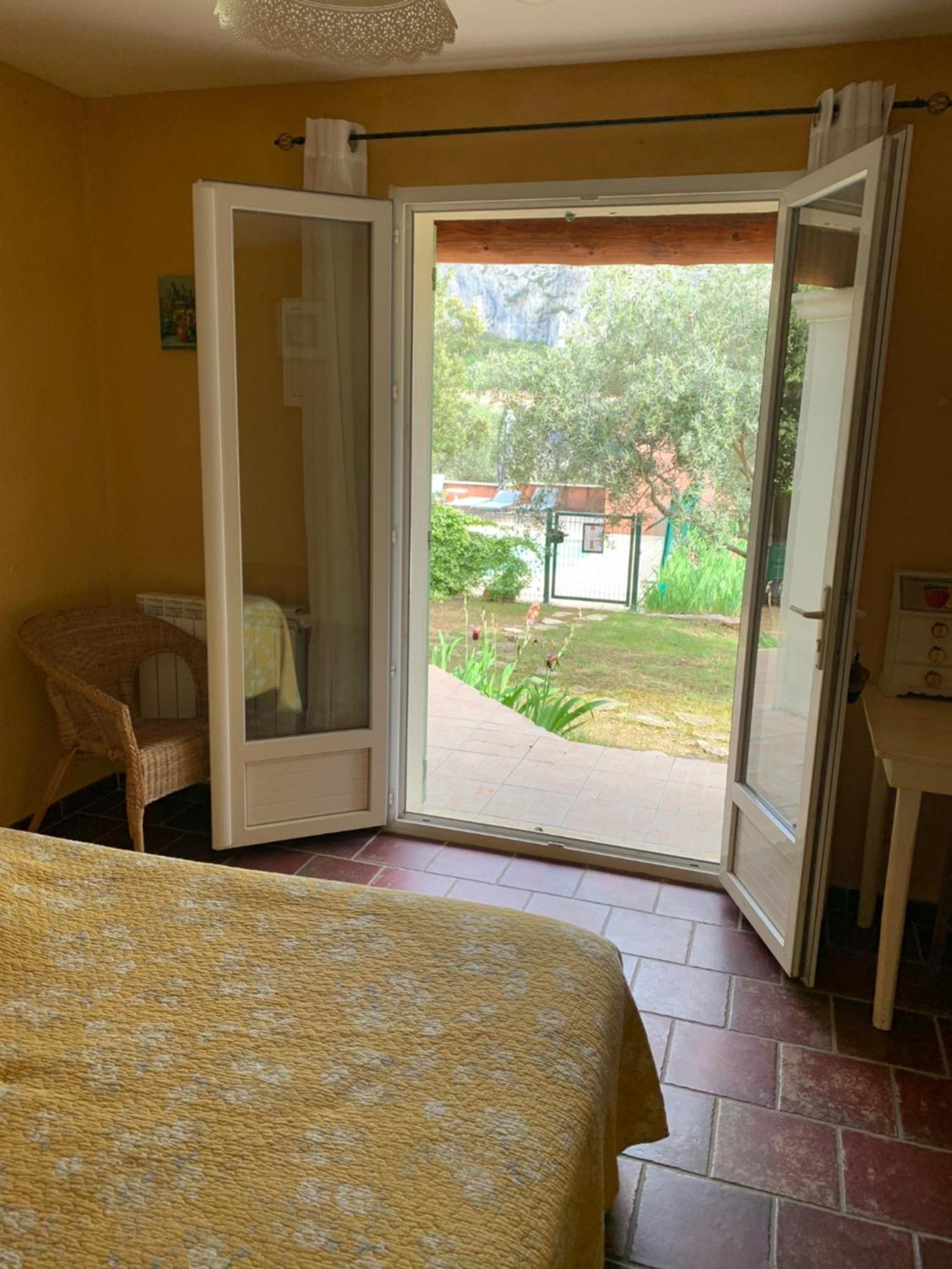 Bed and Breakfast Ll Poulidetto Lioux Екстер'єр фото